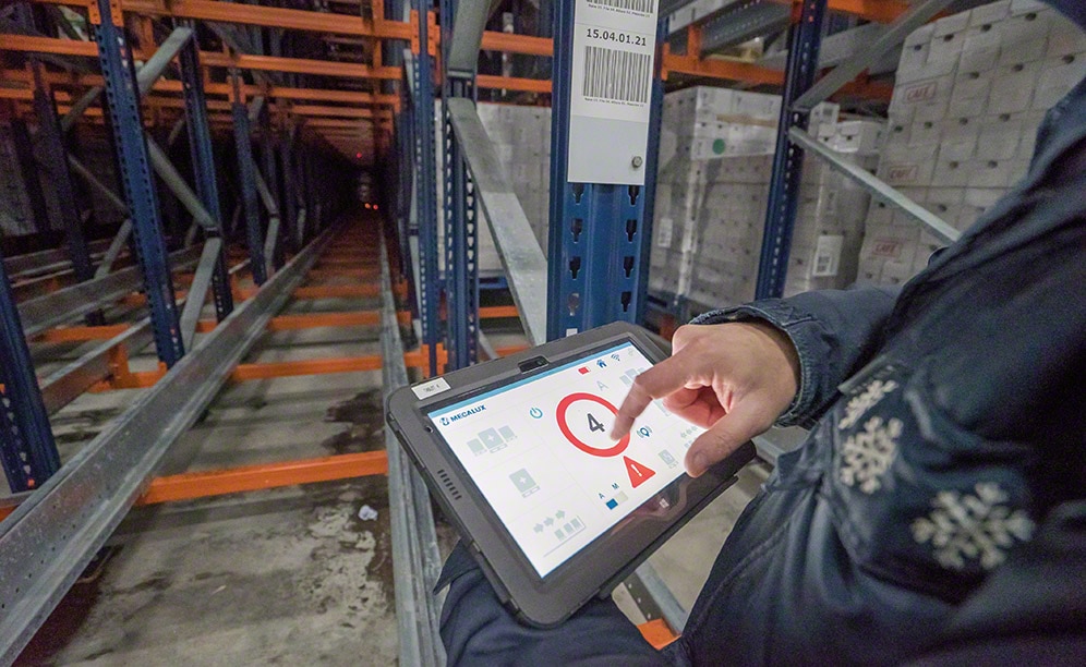 Wi-Fi connected tablets send orders to the Pallet Shuttles