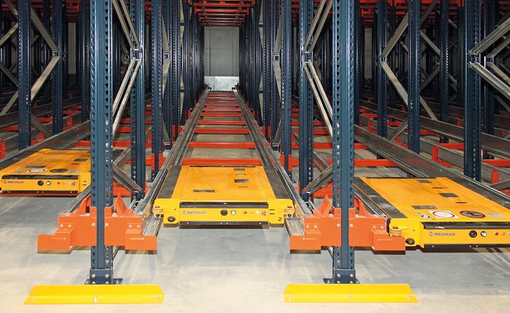 The inclusion of drive-in racks and the Pallet Shuttle system aids in proper load management and sorting according to the level of demand