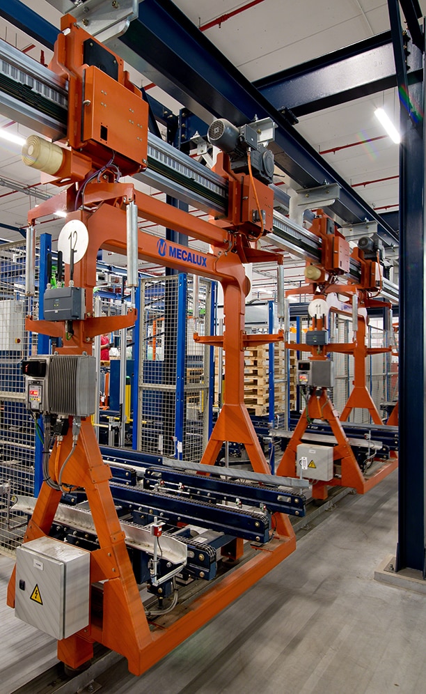 The electric monorail can reach 100 m/min in straight sections, a higher speed than the conveyors achieve The electric monorail can reach 100 m/min in straight sections, a higher speed than the conveyors achieve