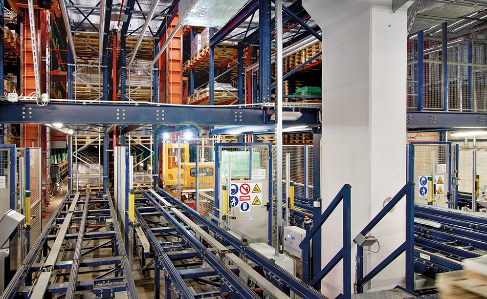 There are two levels for the entry and exit of goods There are two levels for the entry and exit of goods