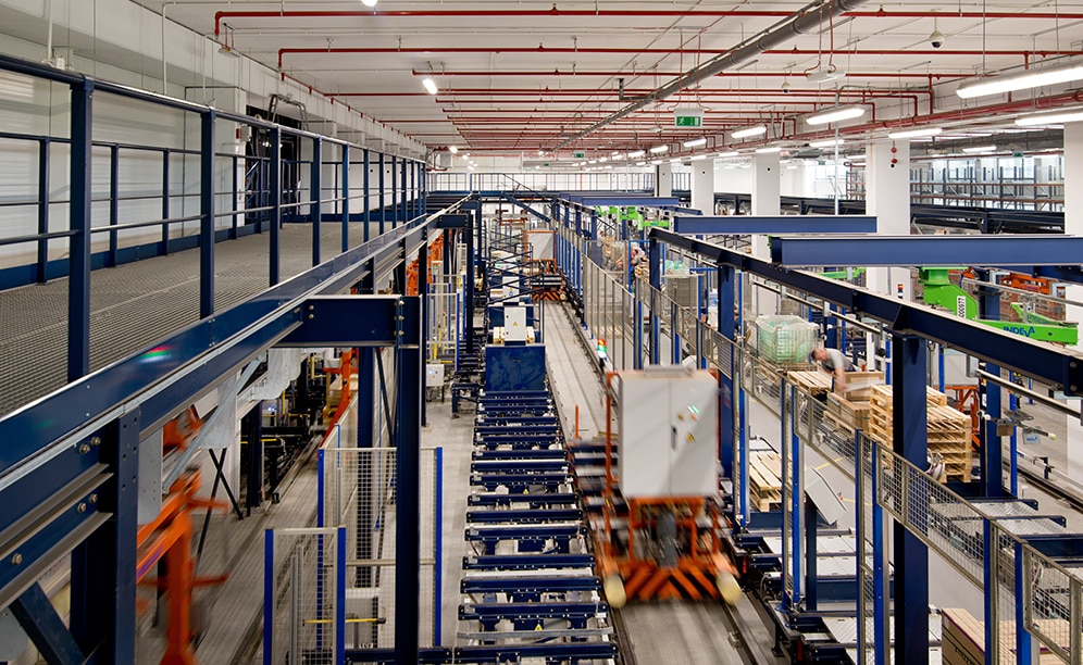 The top floor of the warehouse annexe is entirely designed for picking The top floor of the warehouse annexe is entirely designed for picking