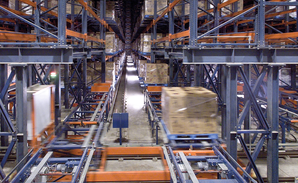 The warehouse consists of eight 68 m long storage aisles