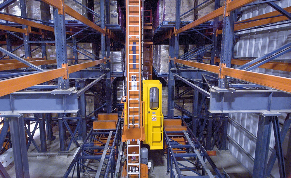 The stacker cranes have twin-masts and incorporate a maintenance cabin located in the lifting cradle