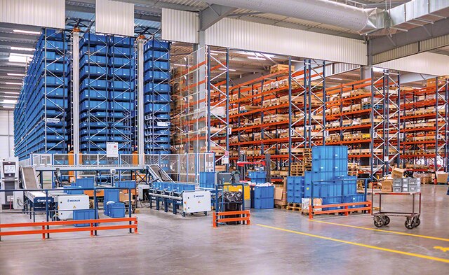 The new Grégoire-Besson distribution centre consists of an automated warehouse for boxes, pallet racking and cantilever racking