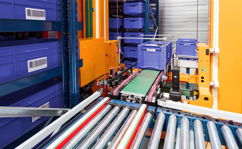  The miniload incorporates a double box extraction system in its cradle