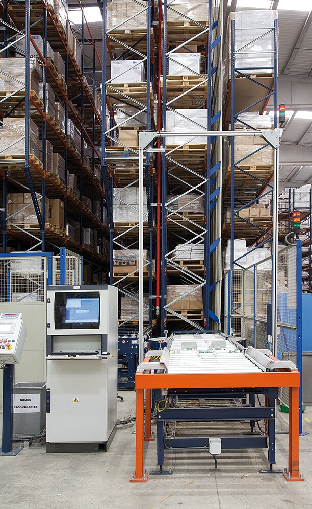 The management of the different areas of the warehouse are handled by Mecalux Easy WMS that uses computer terminals to control the operations that are performed