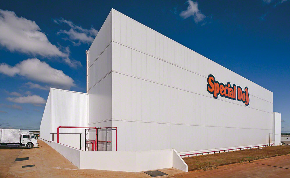 The pet food maker Special Dog provisions 25,000 points-of-sale with an automated clad-rack warehouse in Brazil