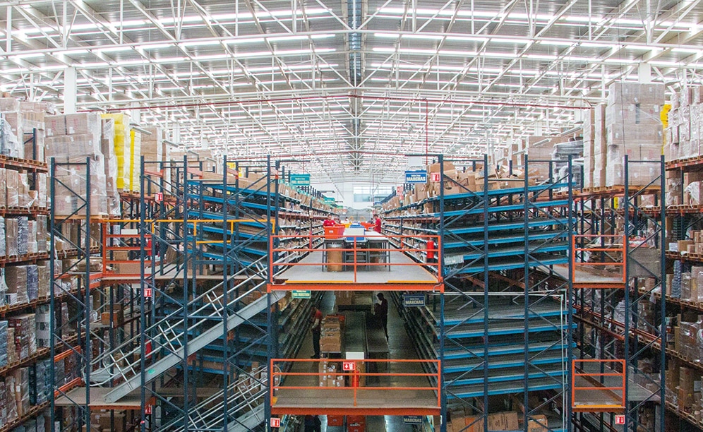 Mecalux supplied and installed a warehouse whose central core comprises two, three-storey picking blocks where order prep takes place