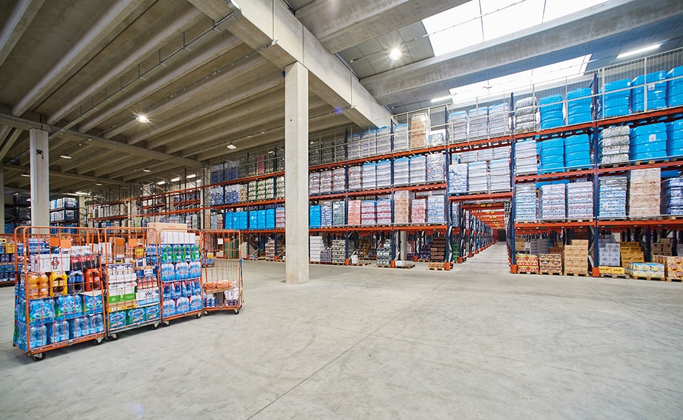 The warehouse of the Italian company Centro 3A SPA, equipped with Mecalux pallet racks, has capacity for 7,826 pallet