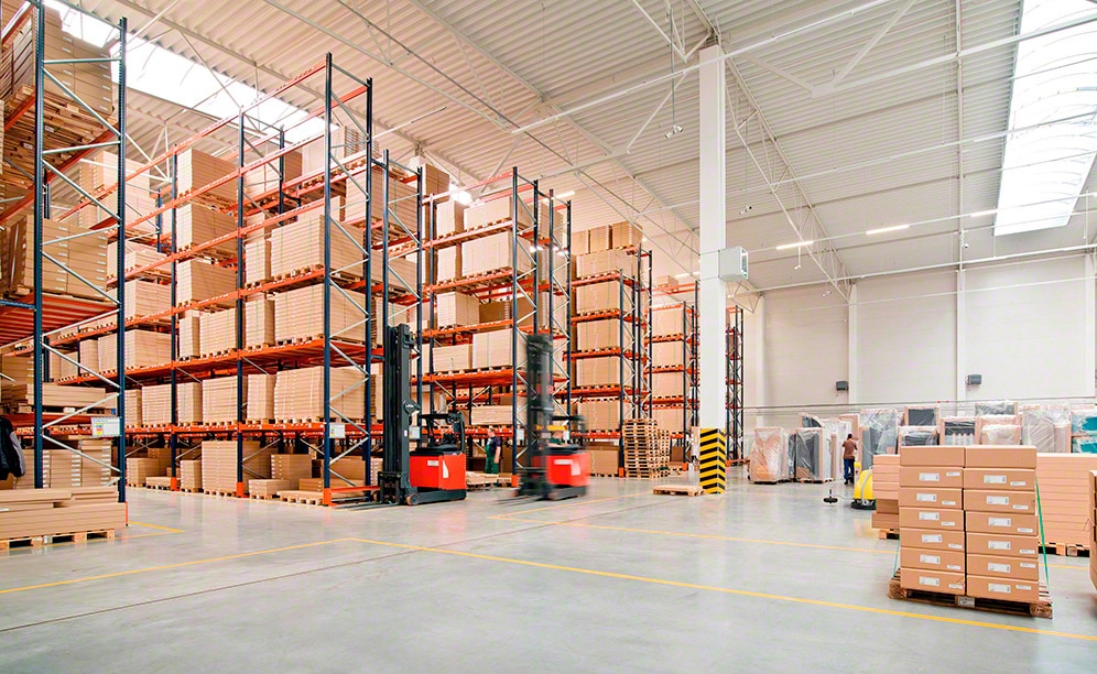 The new furniture warehouse of Dolmar increases its storage capacity