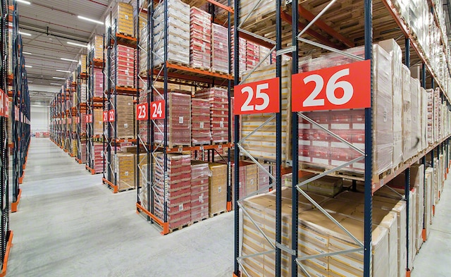 Mecalux has supplied pallet racking with a capacity for 6,560 pallets in the warehouse that Lorenz Snack-World owns in Poland