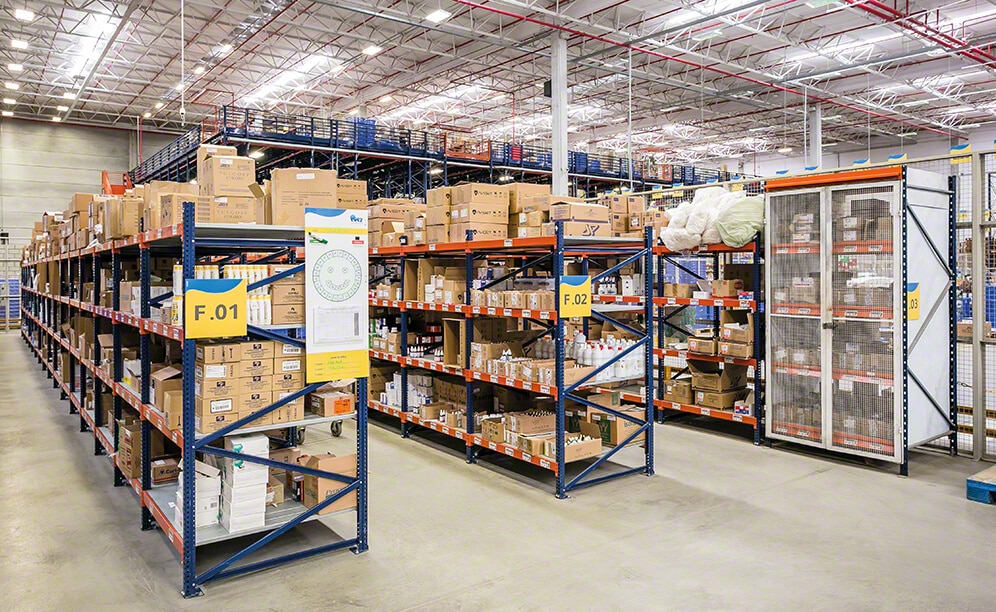 Beside the pallet racks, a medium- and heavy-duty racking area has been provided. This zone consists of three aisles with four-level high metal shelves and two five-level shelving units installed at one end