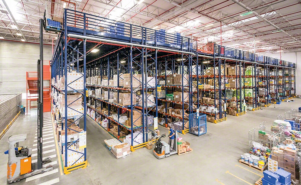 This solution designed for picking has doubled the useful area of the warehouse by taking advantage of the installation’s entire height
