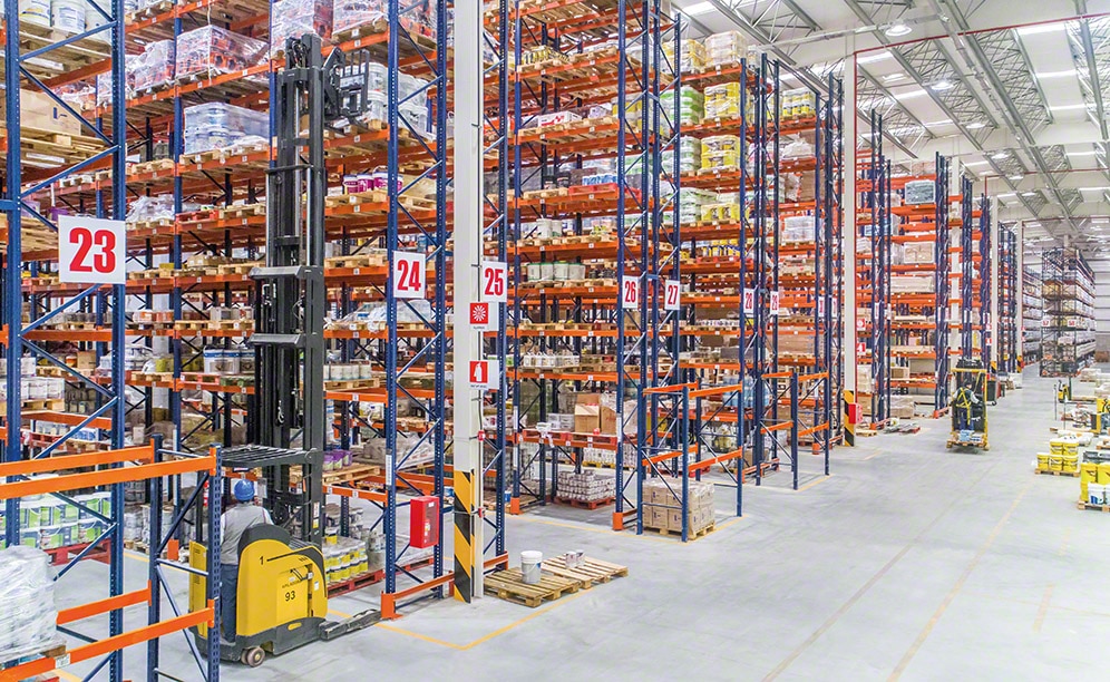Mecalux equipped the warehouse with pallet racking that, overall, provides a storage capacity of more than 11,600 pallets