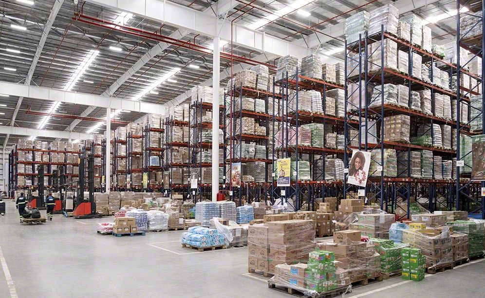 Mecalux has equipped the new Unilever distribution centre in Uruguay with both single and double-deep pallet racks
