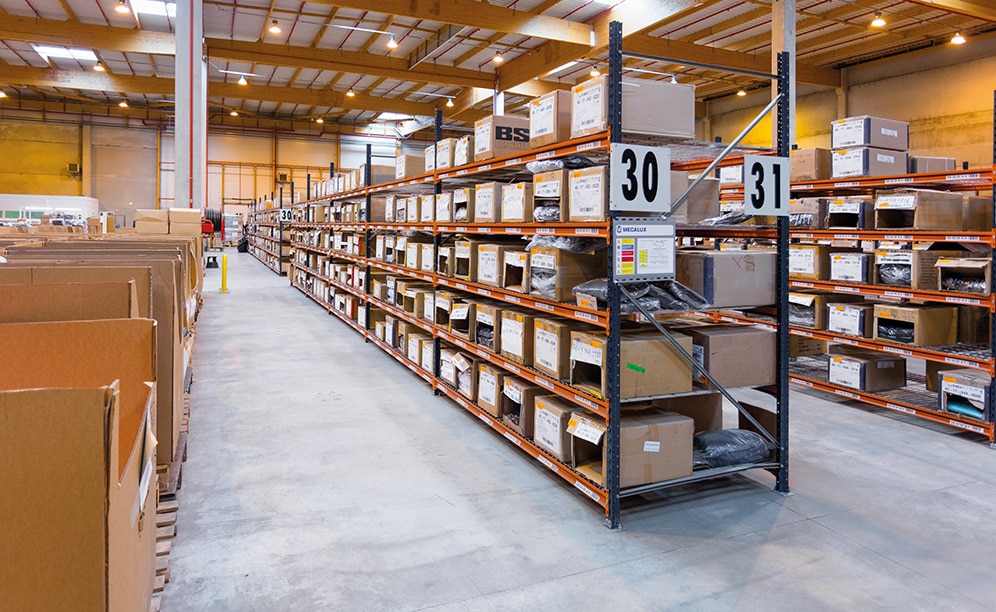 Just in front of the pallet racking, there is a zone for picking operations of smaller-sized products