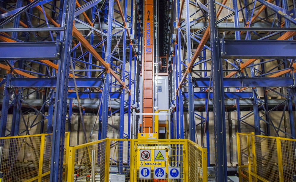 The intelligent Bem Brasil warehouse fitted out with the Pallet Shuttle system operated by stacker cranes