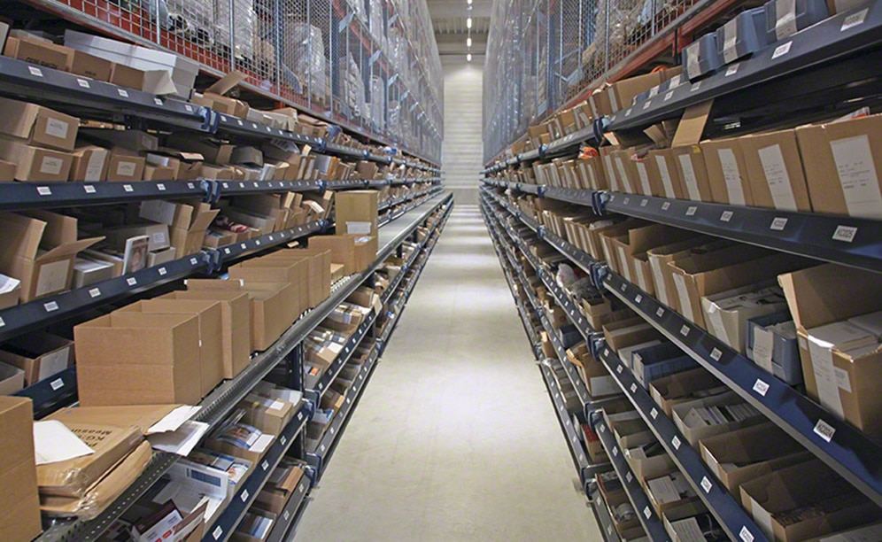 These live picking shelves are comprised of slightly inclined roller tracks, so boxes slide via gravity