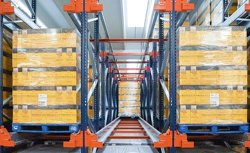 Pallet Shuttle running inside one of the storage channels