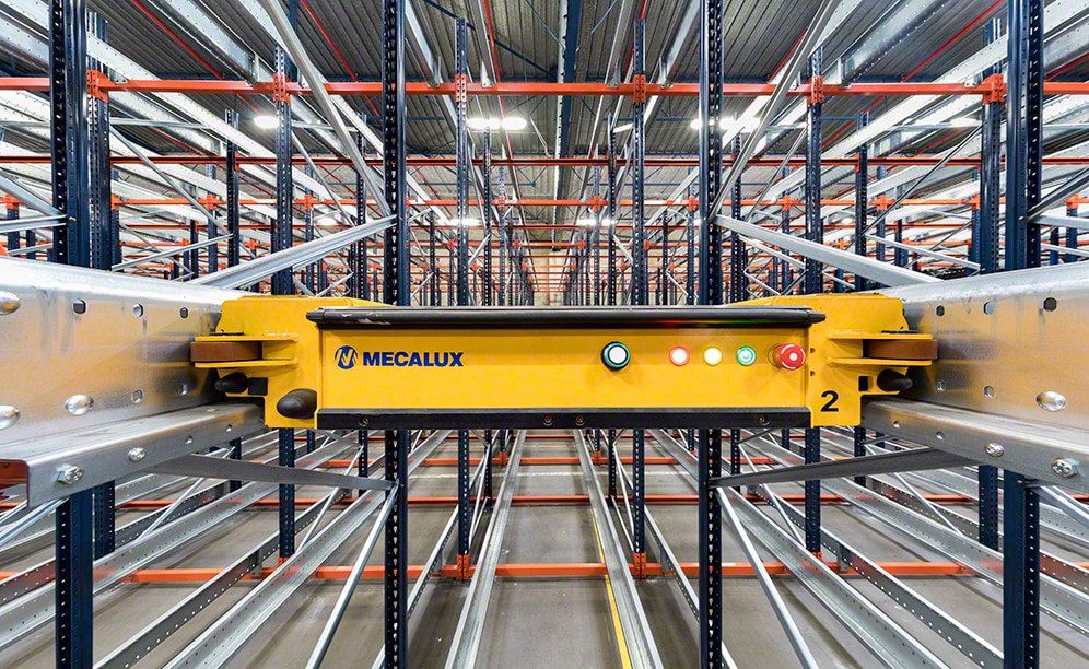 Semi-automatic Pallet Shuttle at the Red Cross warehouse in France Semi-automatic Pallet Shuttle at the Red Cross warehouse in France
