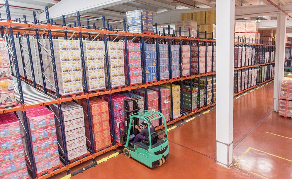 Mecalux has equipped the distribution centre Tosfrit with live pallet racking that can store 1,350 pallets
