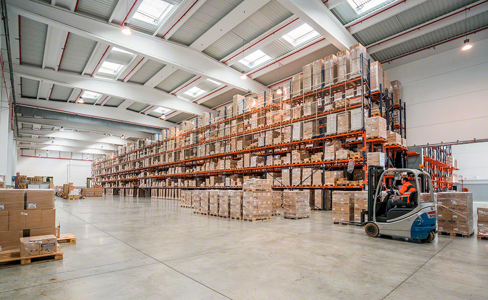 Both the finished product warehouse and the one for raw materials are set up to be enlarged in the future, expanding as Dentaid grows