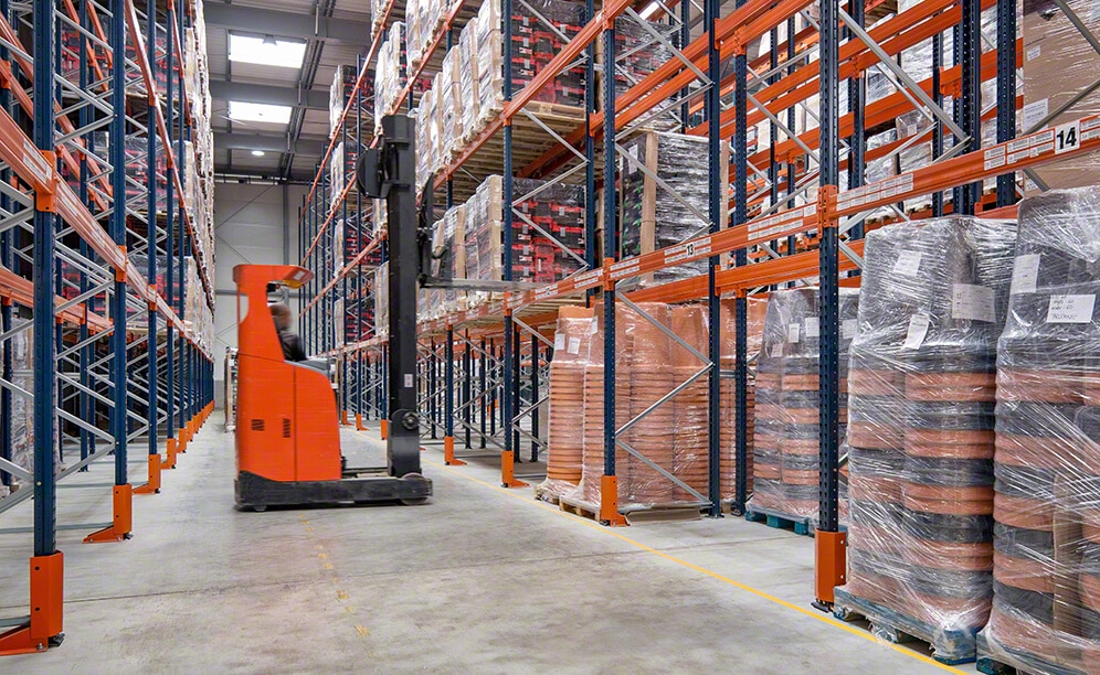 Pallet racks in Poland with Prosperplast plastics Pallet racks in Poland with Prosperplast plastics