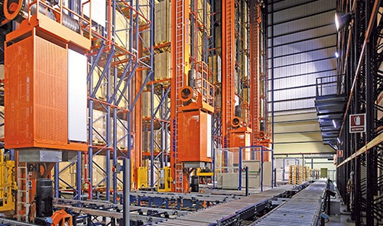 Stacker cranes for pallets