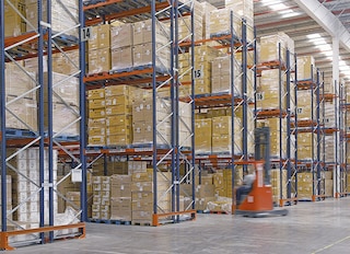 Two storage systems at Eurofred's distribution centre in Spain