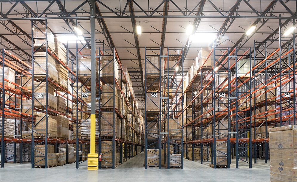 Some bays in the bolted pallet racking system are 11 m high, allowing the company to make use of its new warehouse’s height