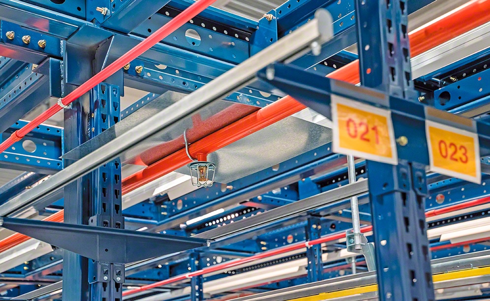 Fire protection measures for metal racks and warehouses