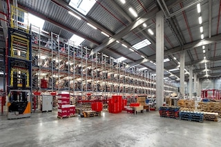 1,200,000 items and counting: the new, expanded Spartoo logistics centre