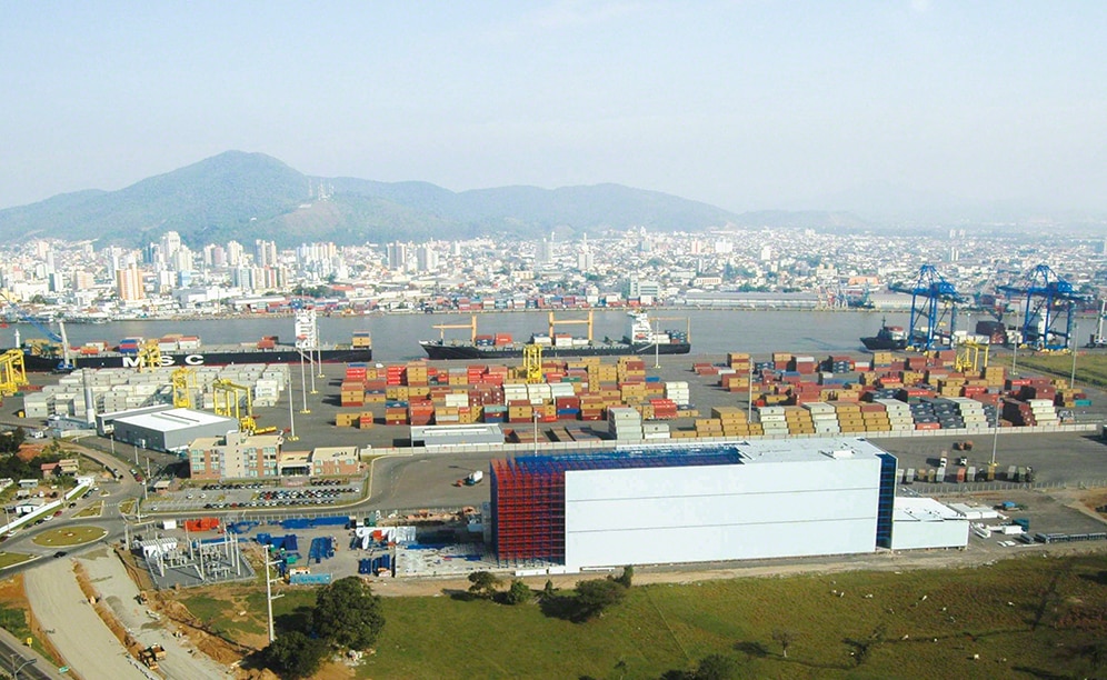 The clad-rack cold storage is integrated into the port terminal