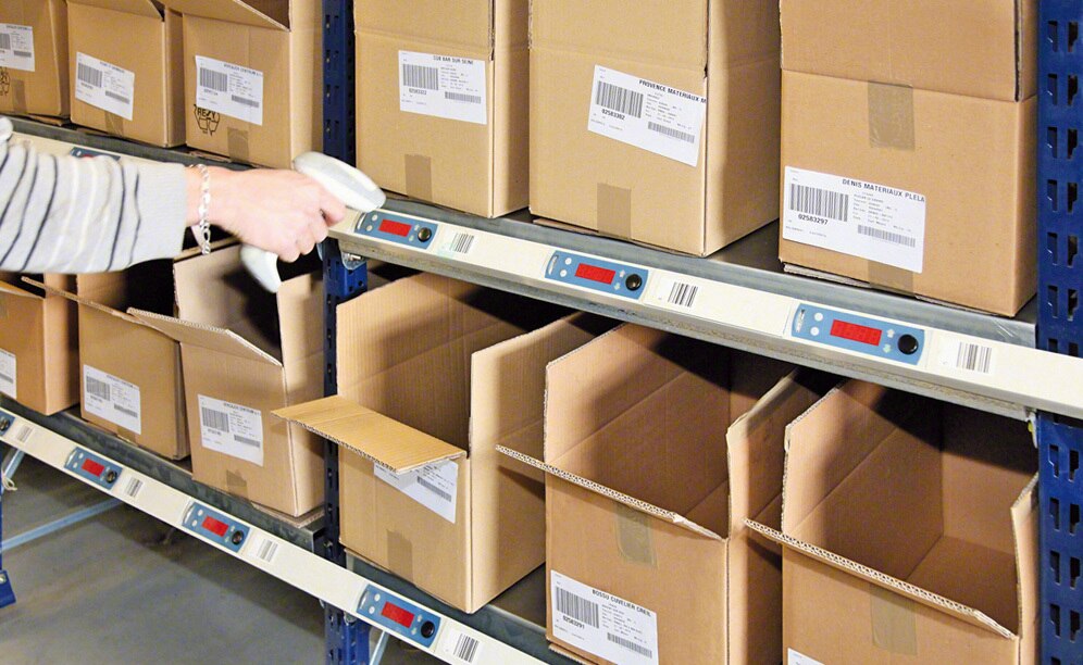 To facilitate the location of the products, the put-to-light system was incorporated into the area designated for pre-assigned dispatches