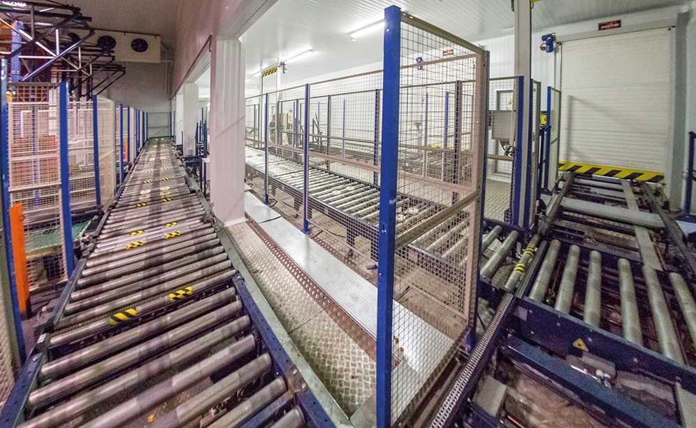 On the top floor there are the entry conveyors for the aisles and a verification zone
