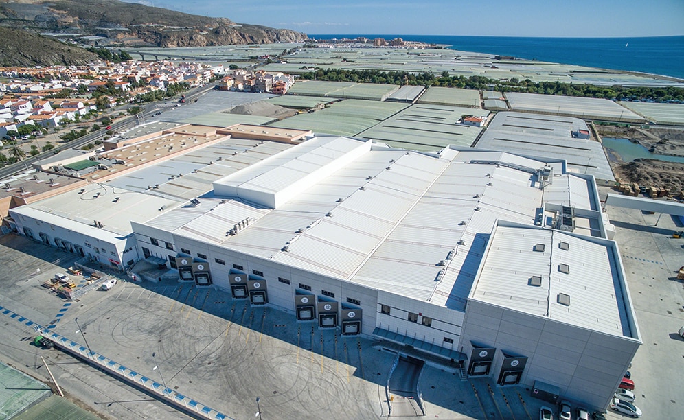 The Granada La Palma cooperative integrates two new large capacity warehouses in their production centre