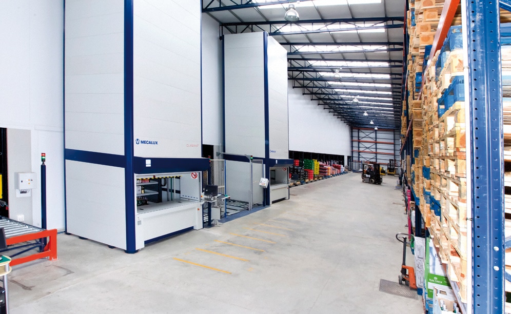 In the Amagosa warehouse, they have installed two 8.5 m high Clasimats with 20 trays in each
