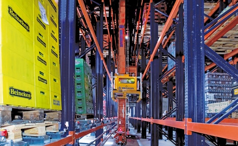 View of a stacker crane for pallets of the Amagosa automatic warehouse