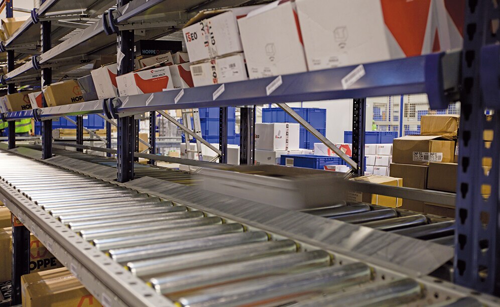 A second conveyor was installed, outside and in parallel to the racks