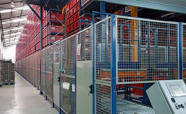 Unidroco has an automated miniload warehouse in their Barcelona logistics centre with capacity for more than 14,200 boxes