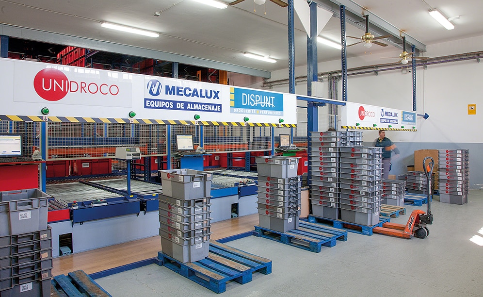 The front of the Unidroco automated warehouse has four picking stations equipped with put-to-light devices