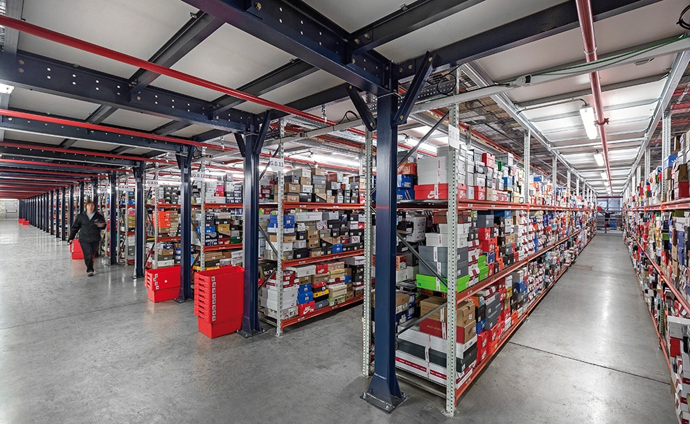The installed storage system is very flexible and provides the operator direct access to any product