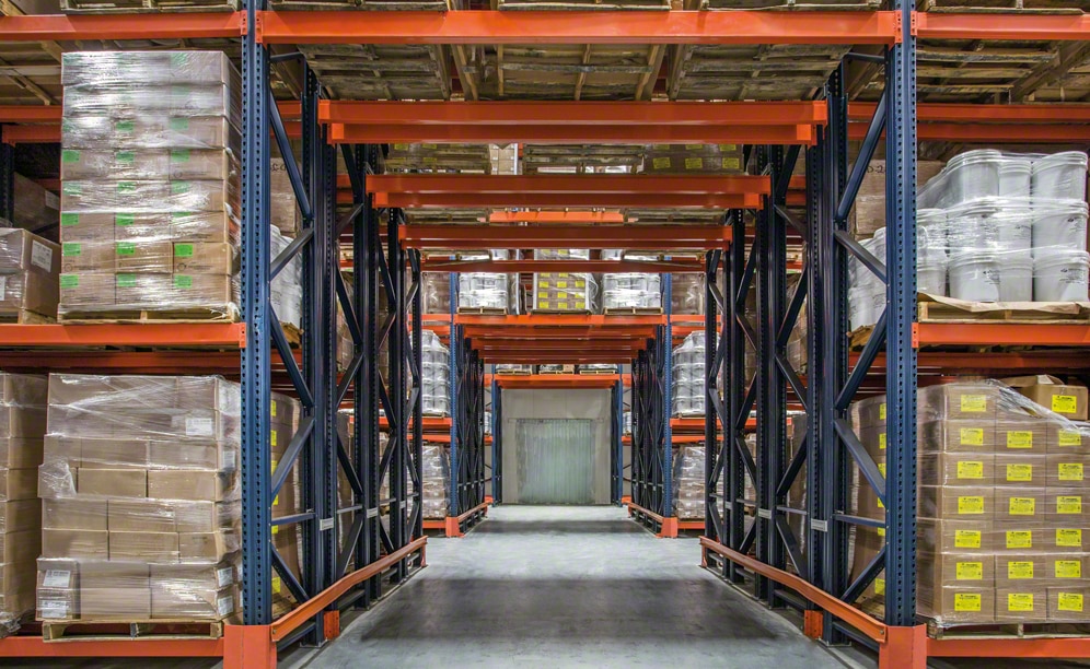 The three Fruvemex cold storage installation are interconnected, in warehouses 1 and 2, an underpass was opened that cuts across the racking