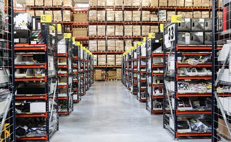 A comprehensive conveyor circuit streamlines the order prep of an e-commerce pioneer A comprehensive conveyor circuit streamlines the order prep of an e-commerce pioneer