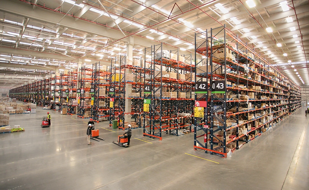 In the central part of the SMU warehouse, there are enormous blocks with 32 aisles of pallet racking