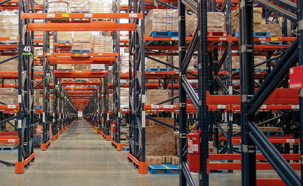 Mecalux reinforced the SMU warehouse pallet racks with double upright frames, which offers greater safety