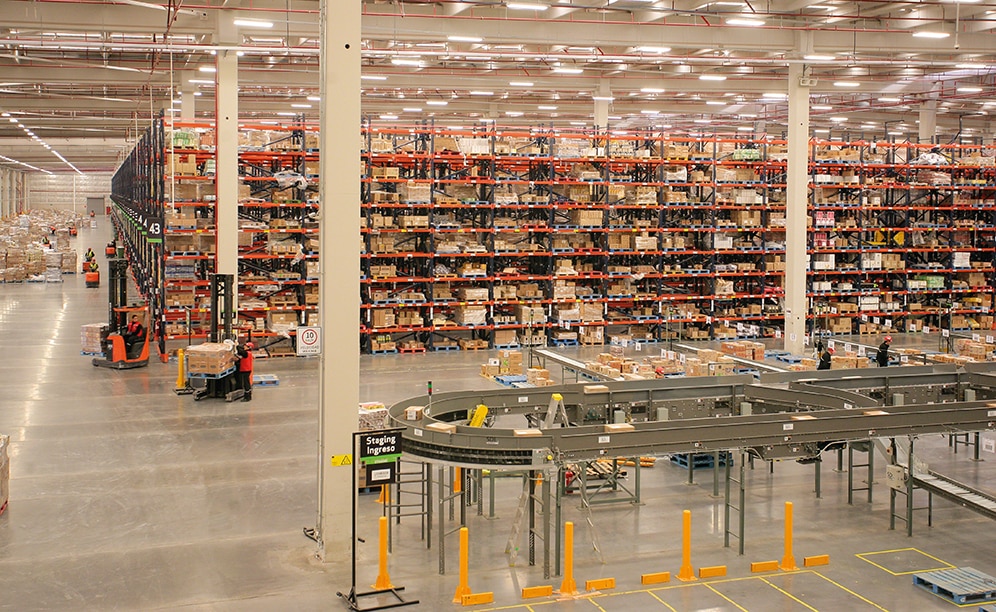 Mecalux provided the SMU supermarket chain with a large-scale warehouse with a capacity to house almost 47,000 pallets