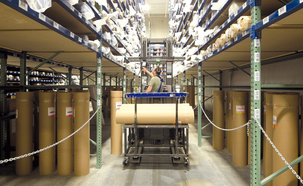 The ease with which each roll is accessed, after locating it, is one of the main added values of the Trivantage warehouse