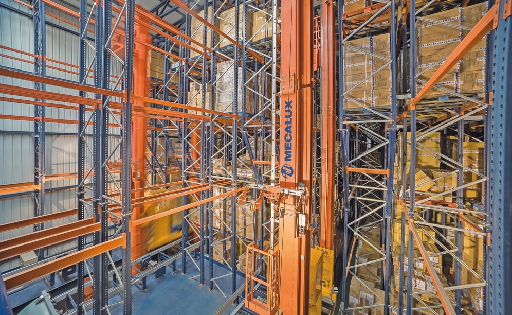 The automated clad-rack warehouse for pallets is composed of three aisles with double-deep racks on both sides The automated clad-rack warehouse for pallets is composed of three aisles with double-deep racks on both sides