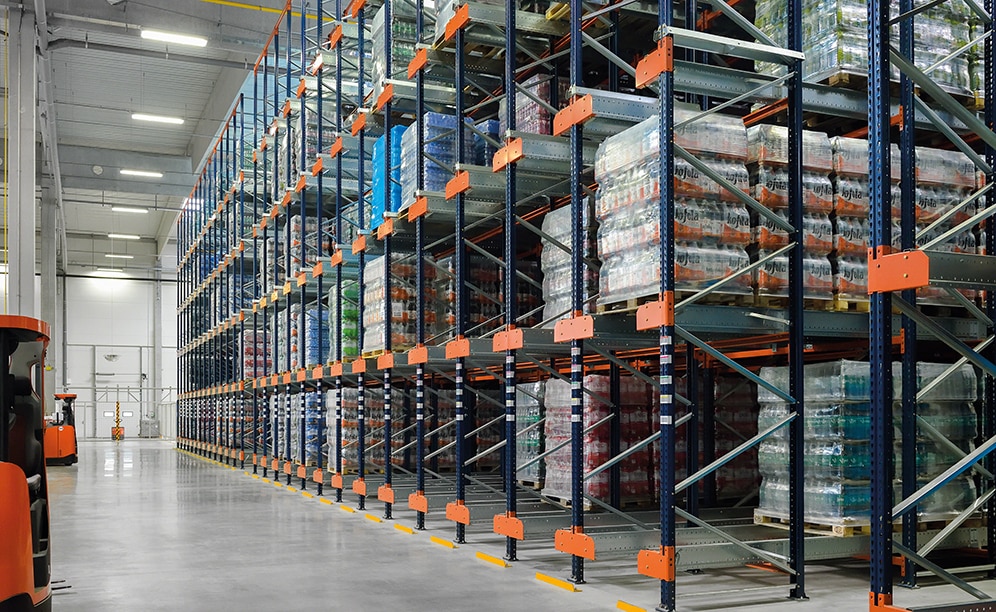 The compact pallet racking allocated to medium and low turnover products